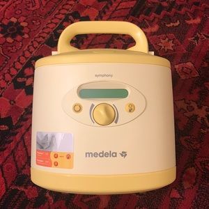 Medela Symphony. Low Hours (402 hours). No Error.